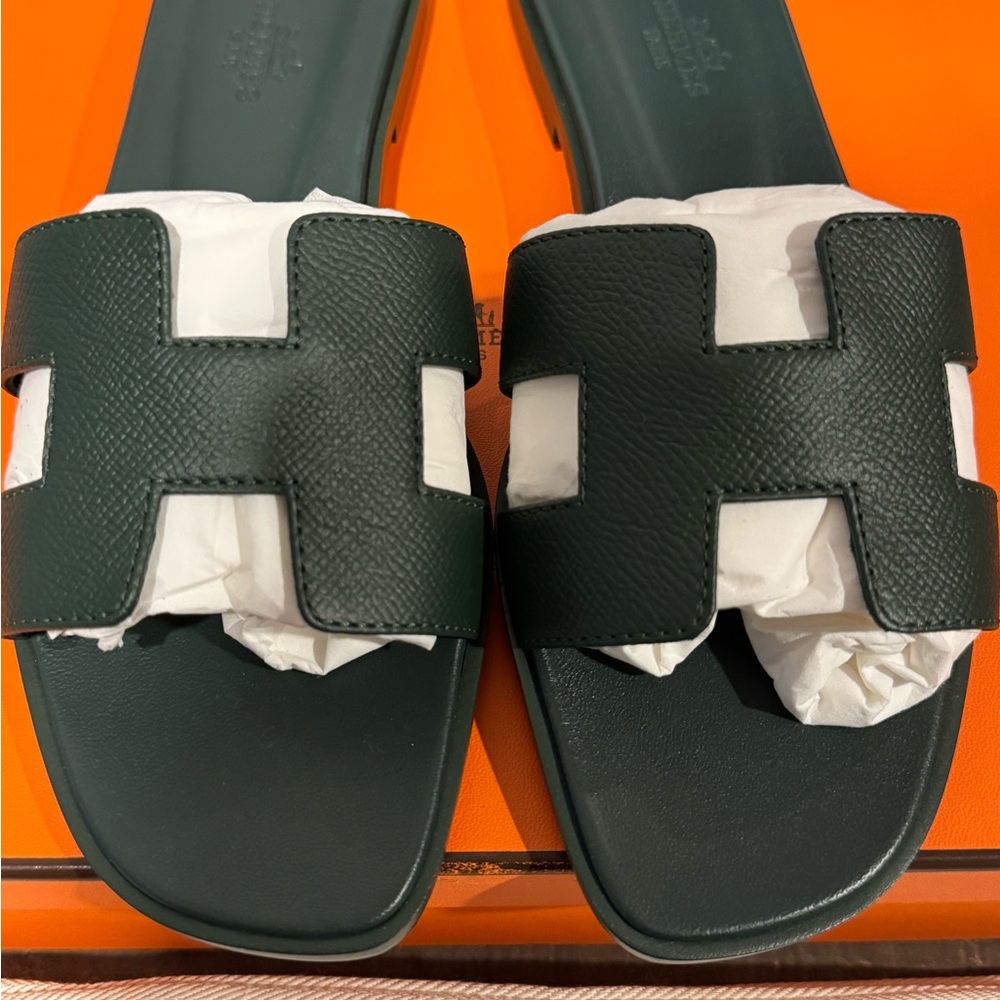 New in Box Hermes Oran Epson Vert Bout $880.00